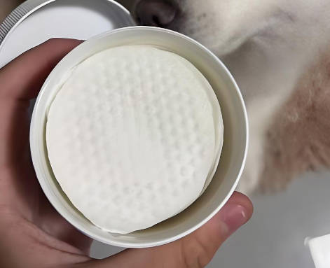 Pet wipes clean tear stains